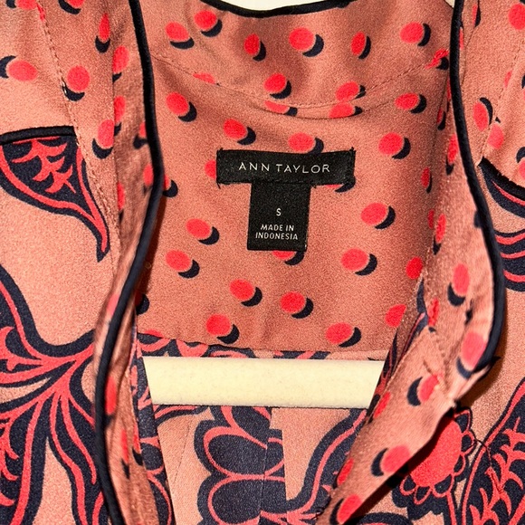 Ann Taylor Sleeveless Blouse - Picture 2 of 4